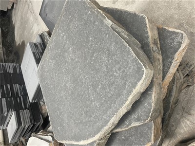 बेसाल्ट स्टेपिंग स्टोन्स